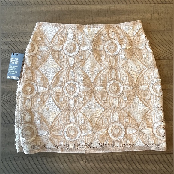 NWT Express Tan and White Sequin Mini Skirt Women’s Size 6 Party - Picture 1 of 2